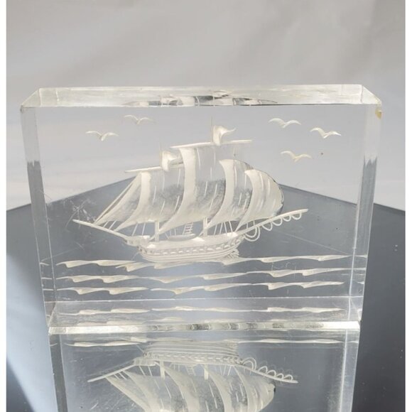 Vintage Reverse Carved Lucite Sailing Ship Boat Etching Paperweight Acrylic - Picture 1 of 8